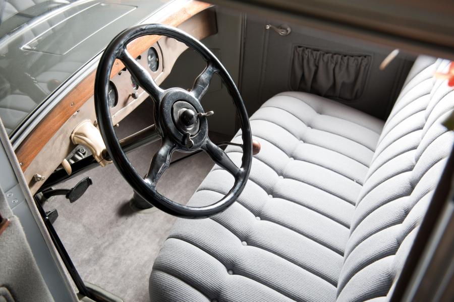 Интерьер Packard Standard Eight Club Sedan 1928 года  (фото 11 из 15)
